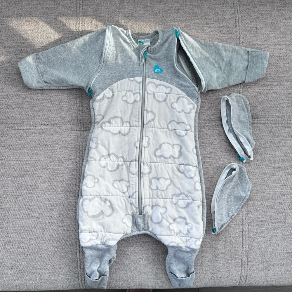 Love to Dream Gray and White Cloud Footie